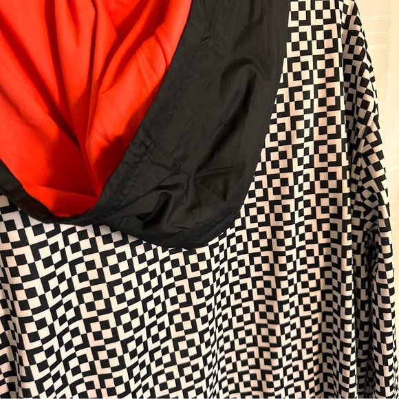 Under Armour Men’s  Pull Over. - Picture 2 of 8